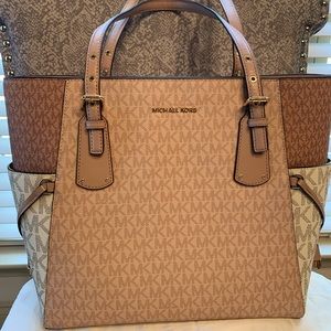 Michael Kors Voyager Tote